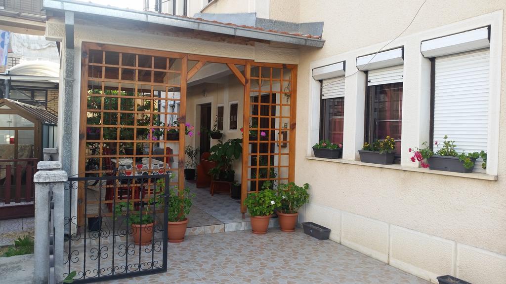 House Kostoski Ohrid Bilik gambar